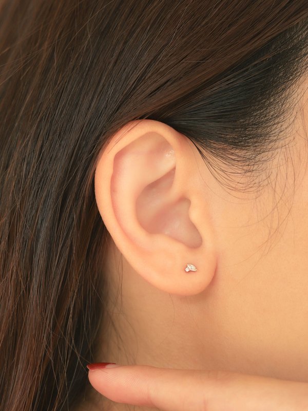 Petal Threaded Labret Earring - Diamonds in 14k Gold (Single)
