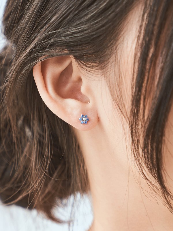 Daisy Ear Studs - Blue Sapphire & Freshwater Pearl in 14K White Gold